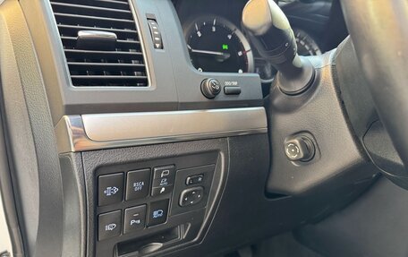 Toyota Land Cruiser 200, 2019 год, 7 390 000 рублей, 24 фотография