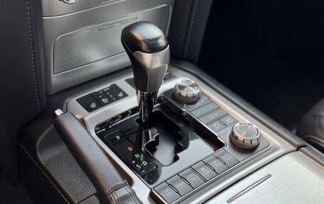 Toyota Land Cruiser 200, 2019 год, 7 390 000 рублей, 22 фотография