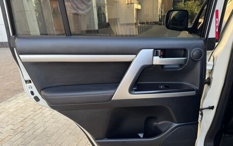 Toyota Land Cruiser 200, 2019 год, 7 390 000 рублей, 29 фотография