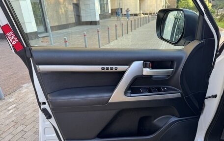 Toyota Land Cruiser 200, 2019 год, 7 390 000 рублей, 28 фотография