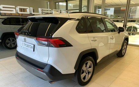 Toyota RAV4, 2021 год, 3 300 000 рублей, 4 фотография