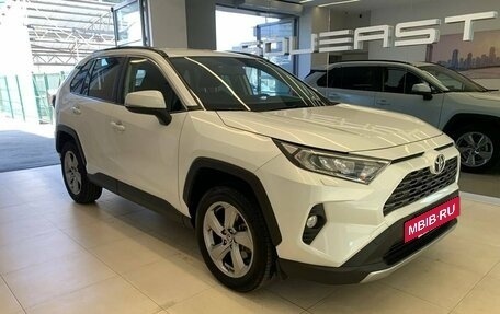 Toyota RAV4, 2021 год, 3 300 000 рублей, 3 фотография