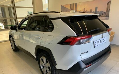Toyota RAV4, 2021 год, 3 300 000 рублей, 6 фотография