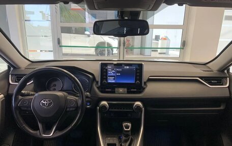 Toyota RAV4, 2021 год, 3 300 000 рублей, 12 фотография