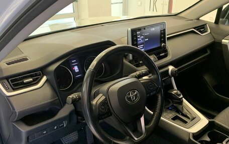 Toyota RAV4, 2021 год, 3 300 000 рублей, 14 фотография