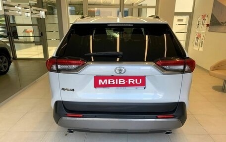 Toyota RAV4, 2021 год, 3 300 000 рублей, 5 фотография
