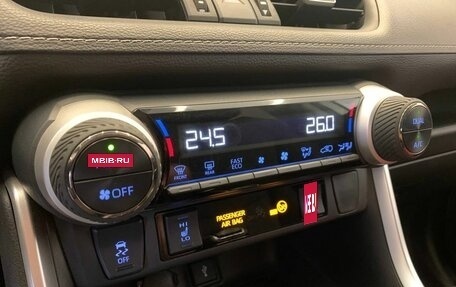 Toyota RAV4, 2021 год, 3 300 000 рублей, 20 фотография