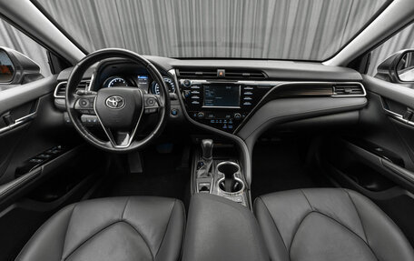 Toyota Camry, 2018 год, 2 580 000 рублей, 10 фотография