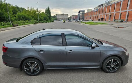 Volkswagen Jetta VI, 2011 год, 950 000 рублей, 2 фотография
