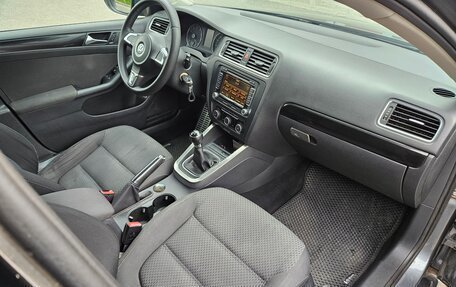 Volkswagen Jetta VI, 2011 год, 950 000 рублей, 7 фотография