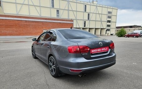 Volkswagen Jetta VI, 2011 год, 950 000 рублей, 4 фотография