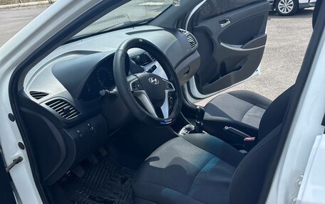 Hyundai Solaris II рестайлинг, 2013 год, 900 000 рублей, 2 фотография