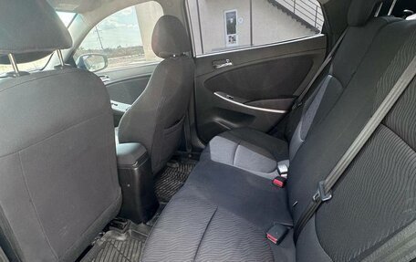 Hyundai Solaris II рестайлинг, 2013 год, 900 000 рублей, 8 фотография