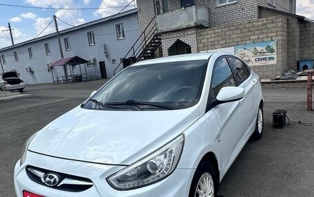 Hyundai Solaris II рестайлинг, 2013 год, 900 000 рублей, 7 фотография