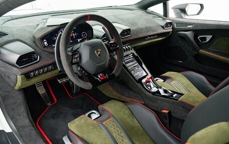 Lamborghini Huracán, 2024 год, 27 700 000 рублей, 6 фотография
