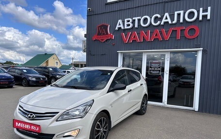 Hyundai Solaris II рестайлинг, 2015 год, 990 000 рублей, 1 фотография
