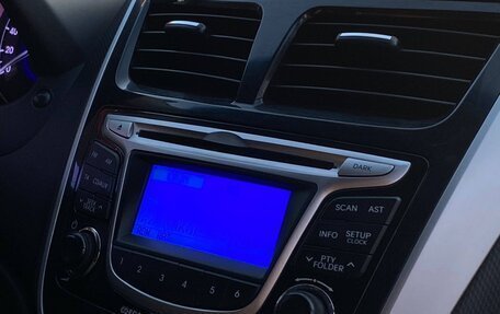 Hyundai Solaris II рестайлинг, 2012 год, 730 000 рублей, 23 фотография