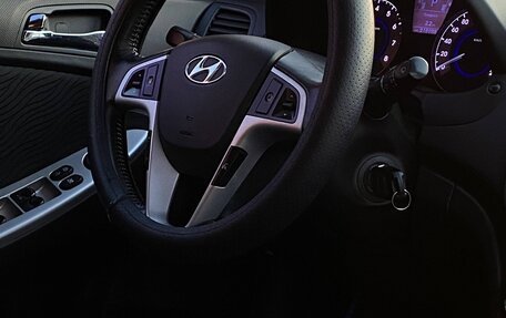 Hyundai Solaris II рестайлинг, 2012 год, 730 000 рублей, 24 фотография