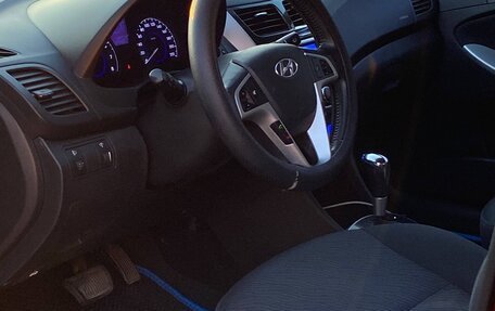Hyundai Solaris II рестайлинг, 2012 год, 730 000 рублей, 20 фотография