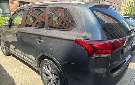 Mitsubishi Outlander III рестайлинг 3, 2017 год, 1 800 000 рублей, 6 фотография