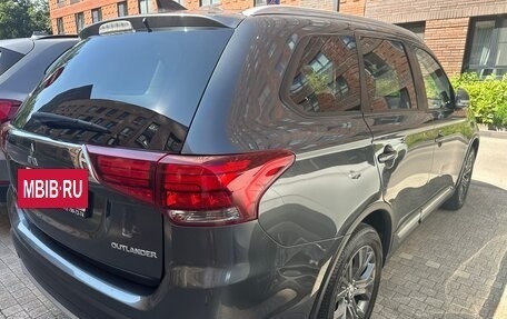 Mitsubishi Outlander III рестайлинг 3, 2017 год, 1 800 000 рублей, 4 фотография