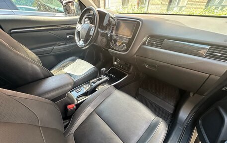 Mitsubishi Outlander III рестайлинг 3, 2017 год, 1 800 000 рублей, 8 фотография