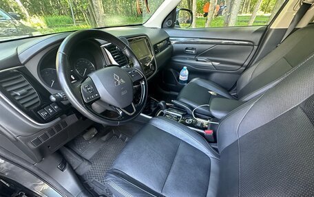 Mitsubishi Outlander III рестайлинг 3, 2017 год, 1 800 000 рублей, 11 фотография