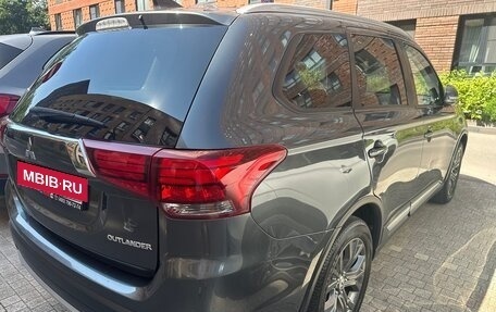 Mitsubishi Outlander III рестайлинг 3, 2017 год, 1 800 000 рублей, 3 фотография