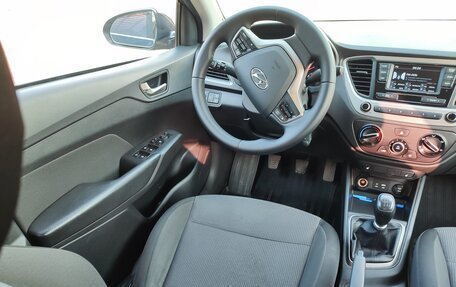 Hyundai Solaris II рестайлинг, 2018 год, 1 220 000 рублей, 4 фотография