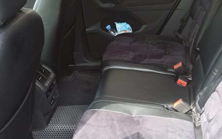 Volkswagen Tiguan II, 2019 год, 2 500 000 рублей, 4 фотография