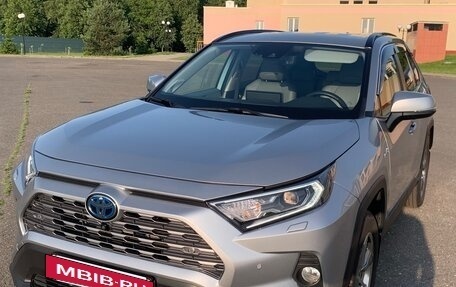 Toyota RAV4, 2019 год, 2 790 000 рублей, 4 фотография
