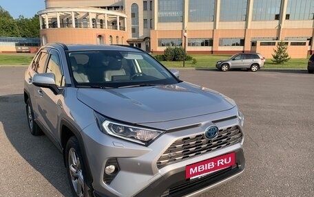 Toyota RAV4, 2019 год, 2 790 000 рублей, 3 фотография