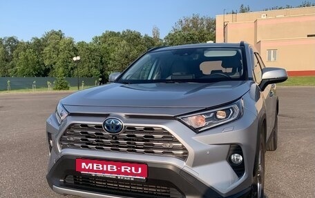 Toyota RAV4, 2019 год, 2 790 000 рублей, 2 фотография