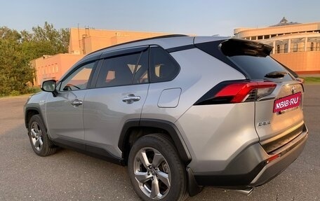 Toyota RAV4, 2019 год, 2 790 000 рублей, 8 фотография