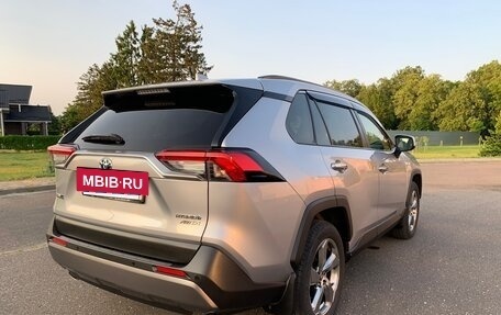 Toyota RAV4, 2019 год, 2 790 000 рублей, 10 фотография
