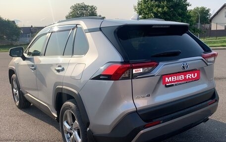 Toyota RAV4, 2019 год, 2 790 000 рублей, 9 фотография