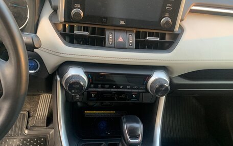Toyota RAV4, 2019 год, 2 790 000 рублей, 19 фотография