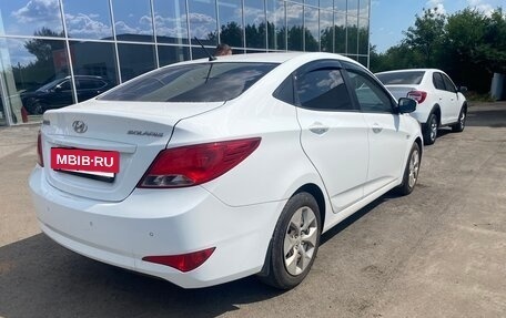 Hyundai Solaris II рестайлинг, 2015 год, 800 000 рублей, 3 фотография