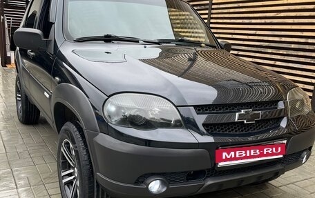 Chevrolet Niva I рестайлинг, 2011 год, 650 000 рублей, 3 фотография