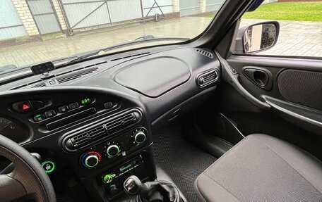 Chevrolet Niva I рестайлинг, 2011 год, 650 000 рублей, 21 фотография