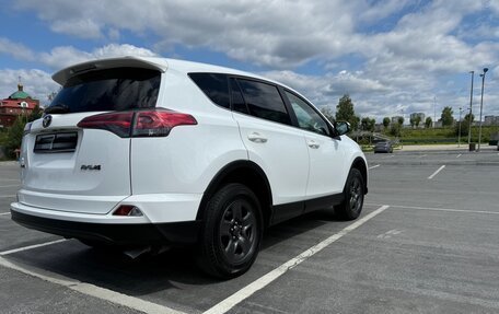 Toyota RAV4, 2019 год, 2 280 000 рублей, 6 фотография
