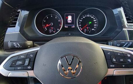 Volkswagen Tiguan II, 2020 год, 3 250 000 рублей, 13 фотография