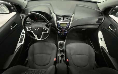 Hyundai Solaris II рестайлинг, 2011 год, 645 000 рублей, 9 фотография
