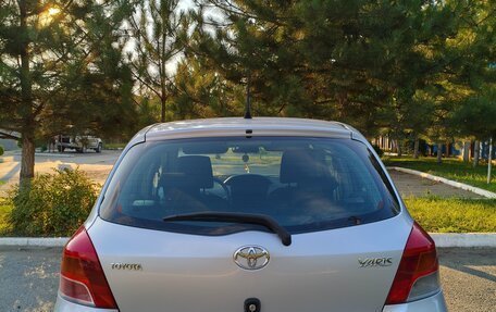 Toyota Yaris III рестайлинг, 2009 год, 600 000 рублей, 3 фотография