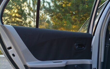 Toyota Yaris III рестайлинг, 2009 год, 600 000 рублей, 9 фотография