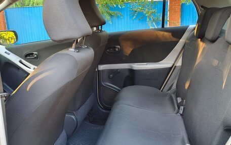 Toyota Yaris III рестайлинг, 2009 год, 600 000 рублей, 18 фотография