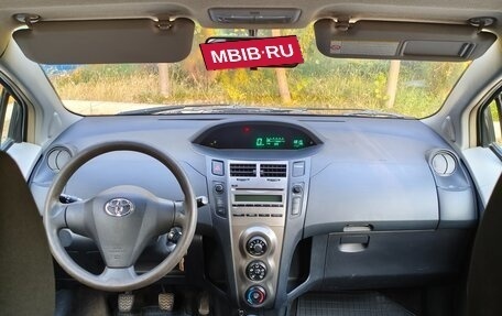Toyota Yaris III рестайлинг, 2009 год, 600 000 рублей, 14 фотография