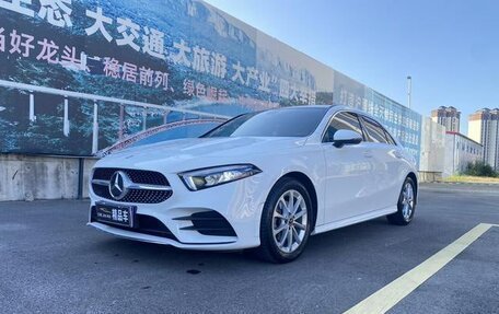 Mercedes-Benz A-Класс, 2022 год, 2 400 000 рублей, 3 фотография