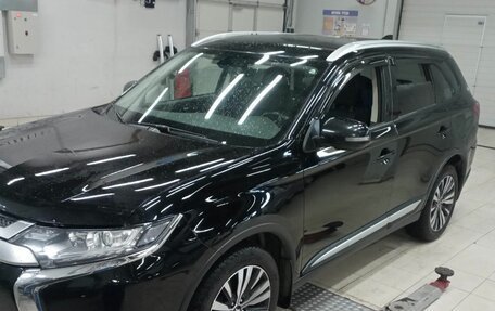 Mitsubishi Outlander III рестайлинг 3, 2019 год, 2 099 000 рублей, 1 фотография