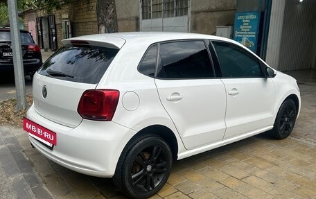 Volkswagen Polo VI (EU Market), 2012 год, 700 000 рублей, 2 фотография
